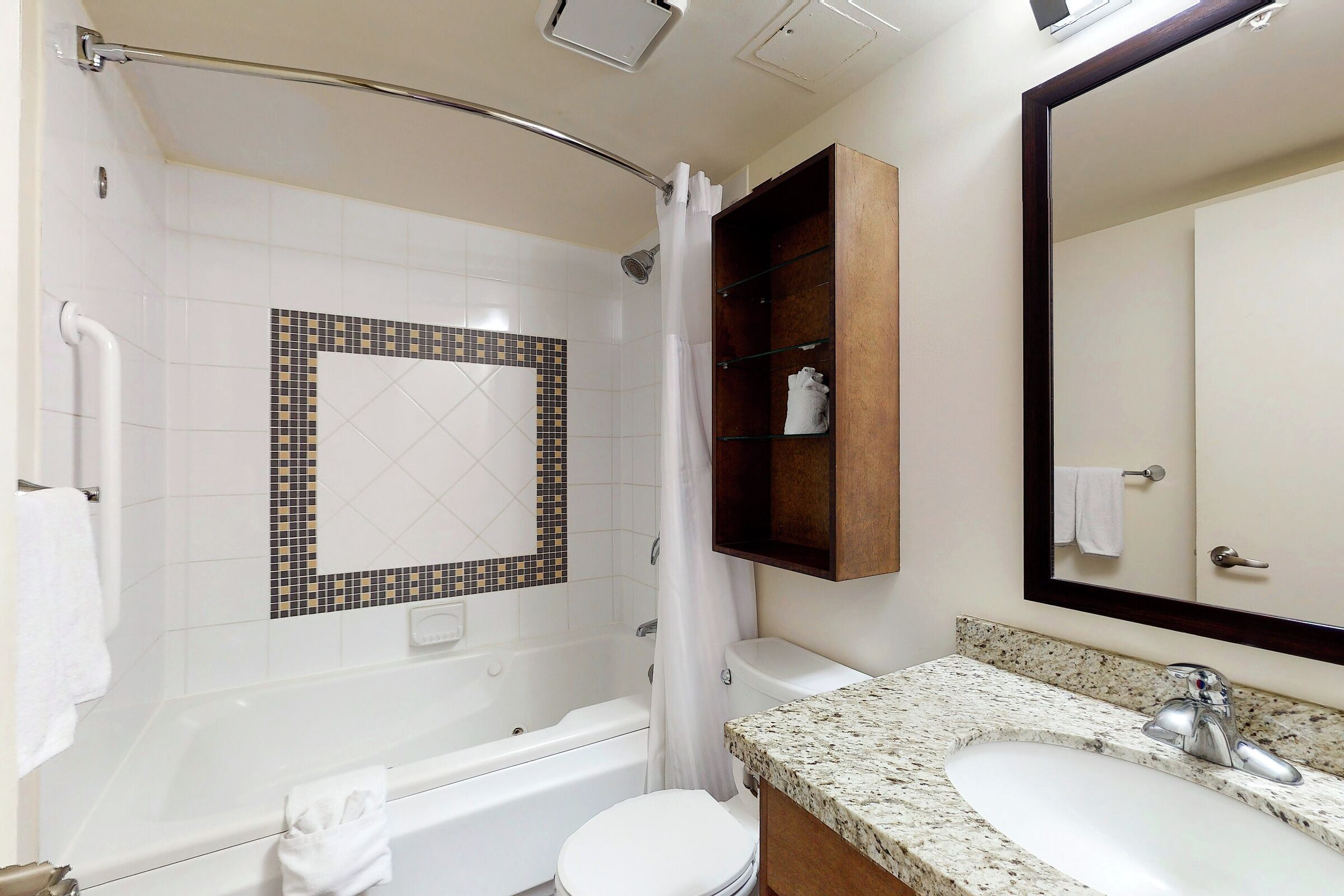 #424 - Studio Bathroom