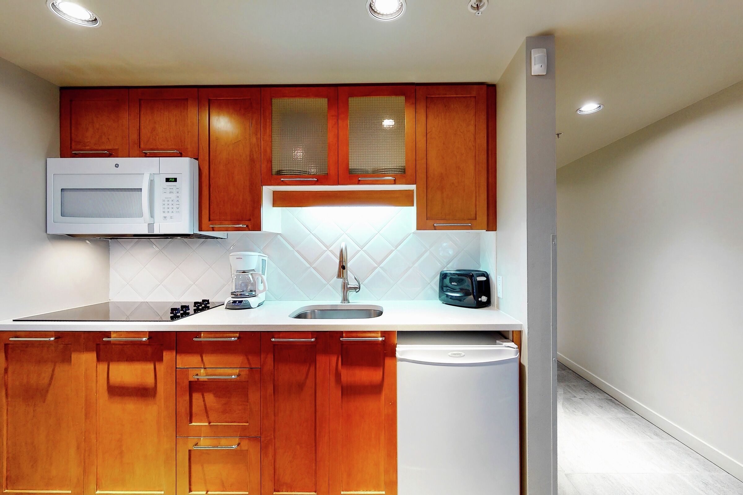 #424 - Studio Kitchenette