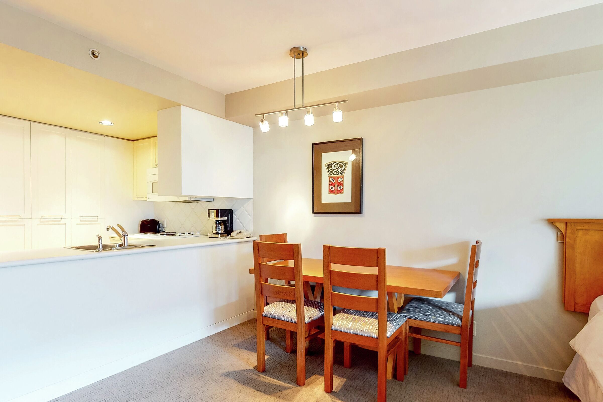#417 - Studio Dining Area & Kitchen