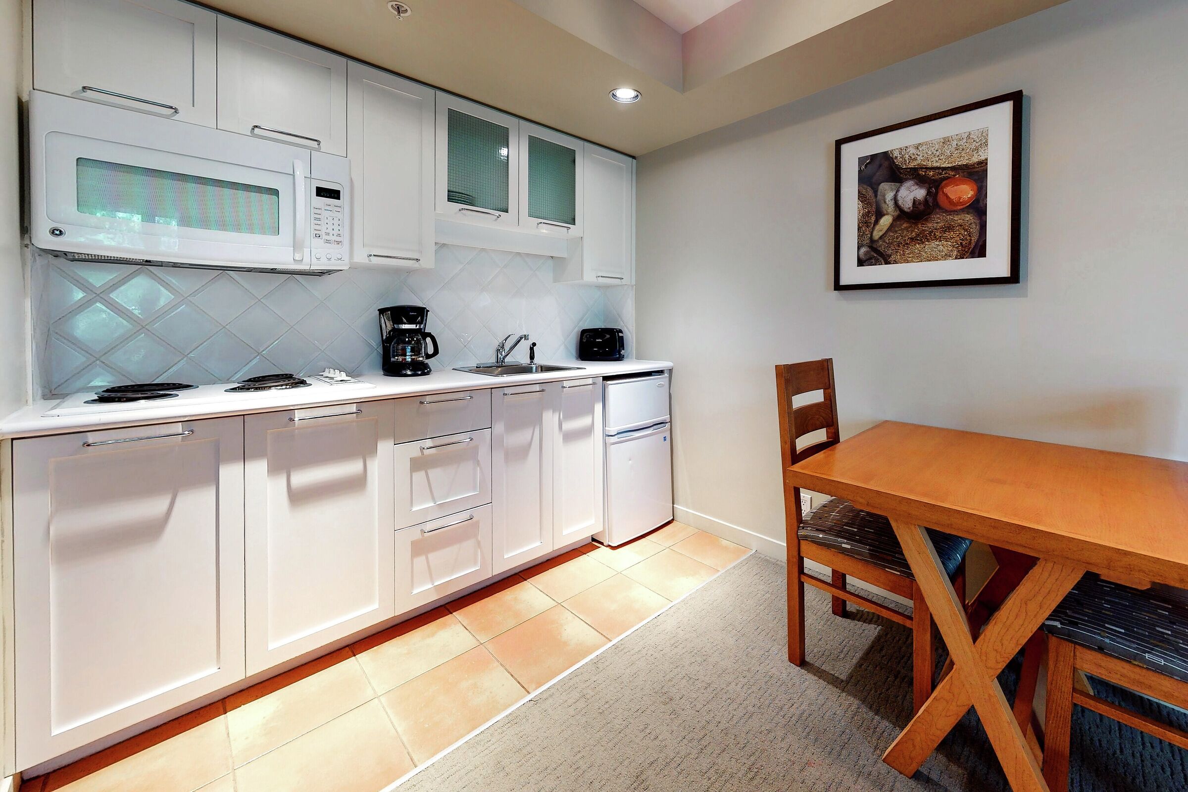 #310 - Studio Kitchenette