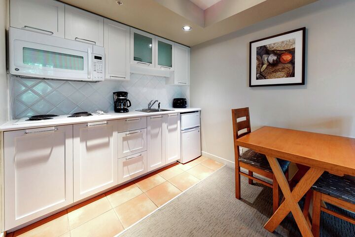 #310 - Studio Kitchenette