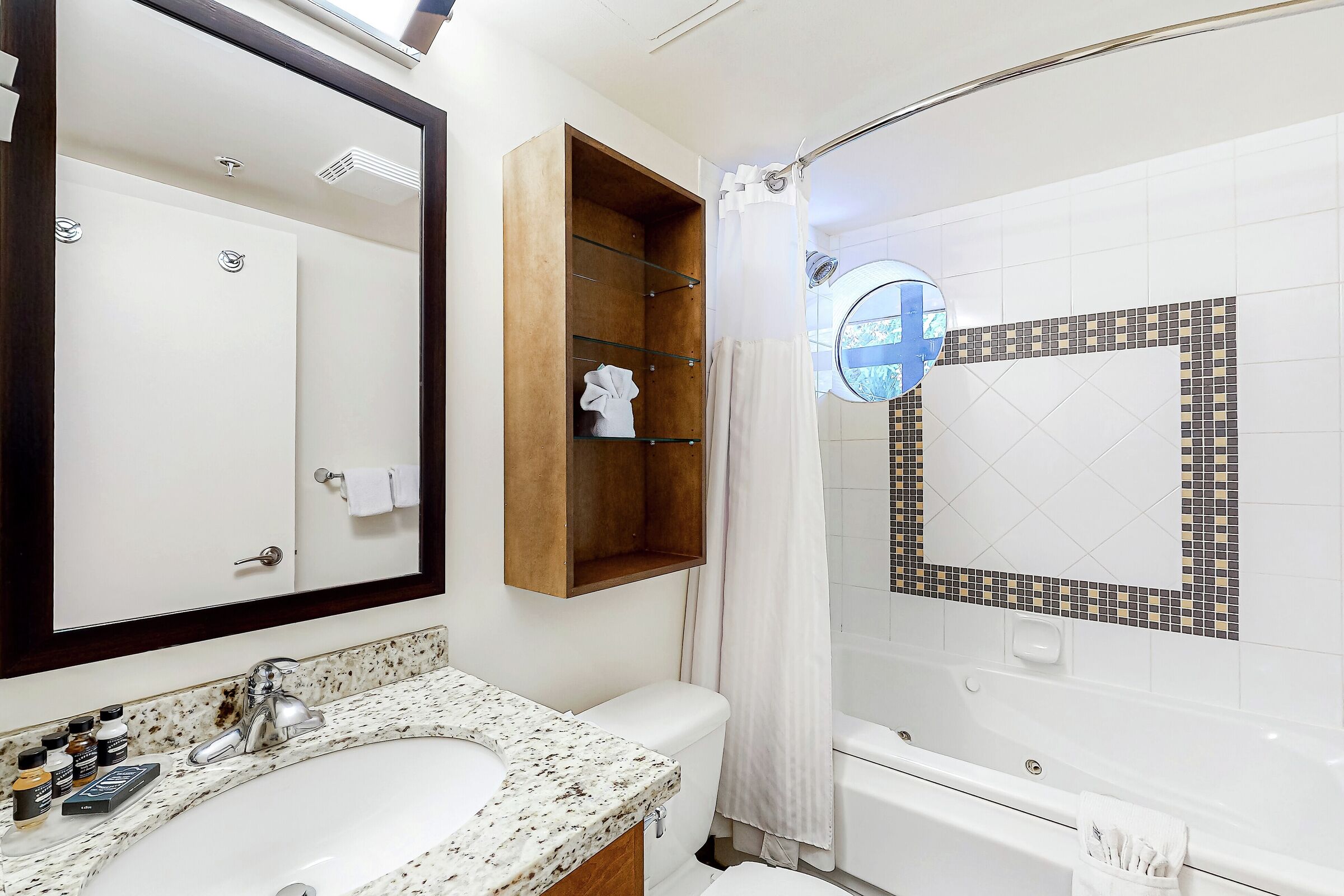 #4408 - Studio Bathroom