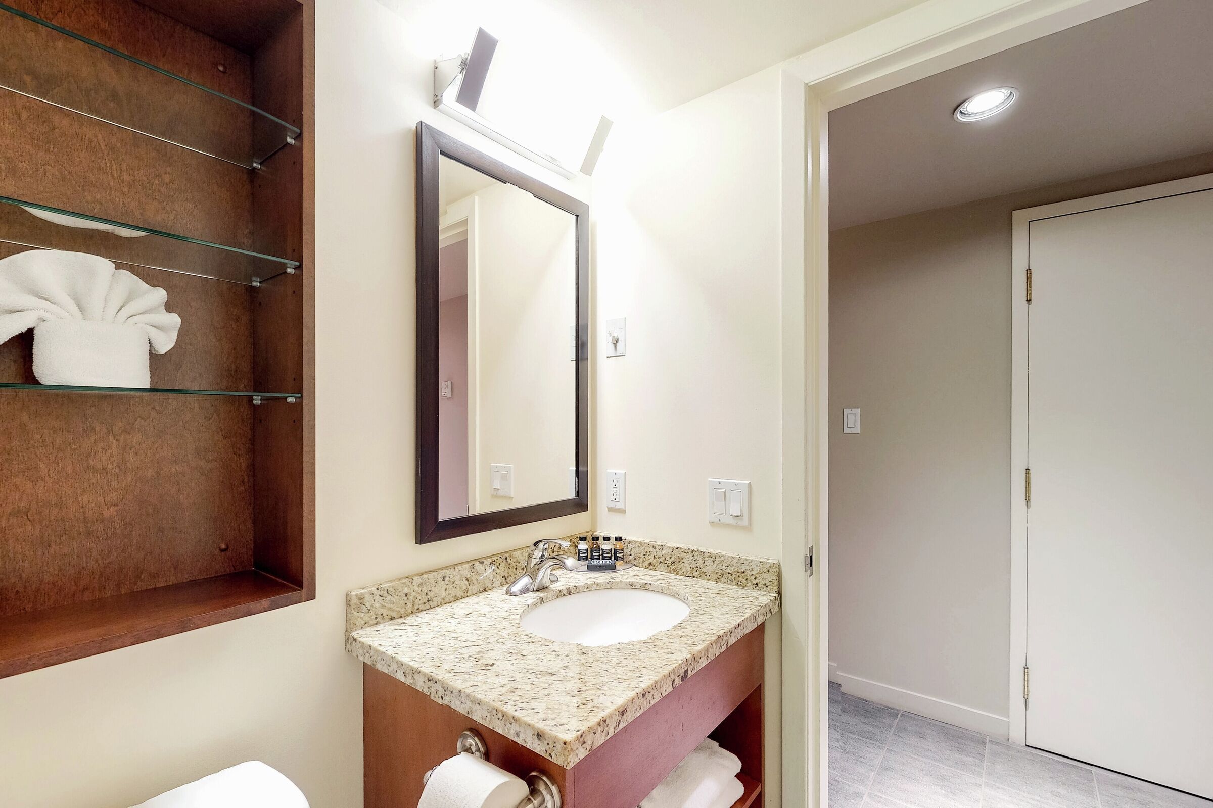 #411 - Studio Bathroom