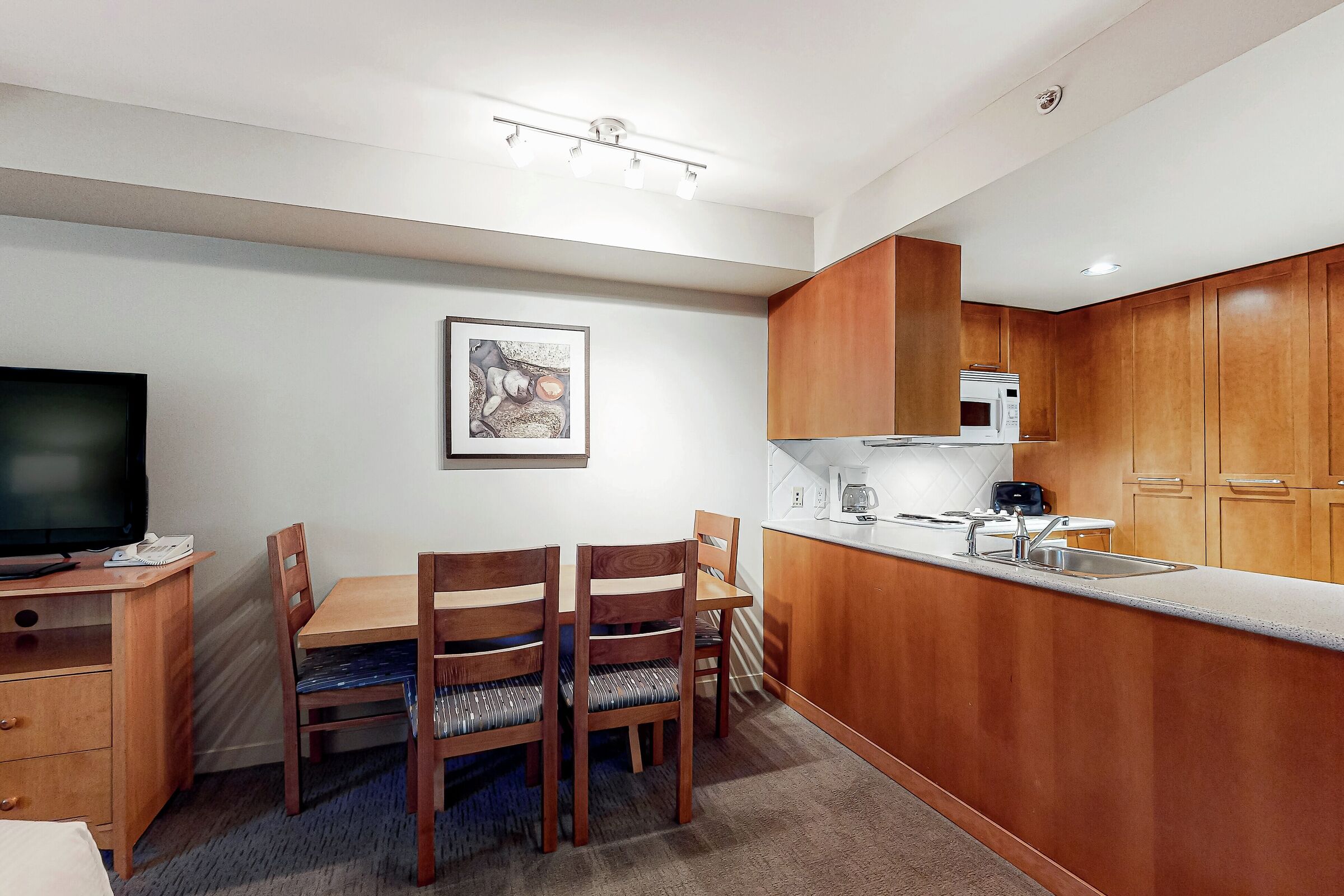 #516 - Studio Dining Area