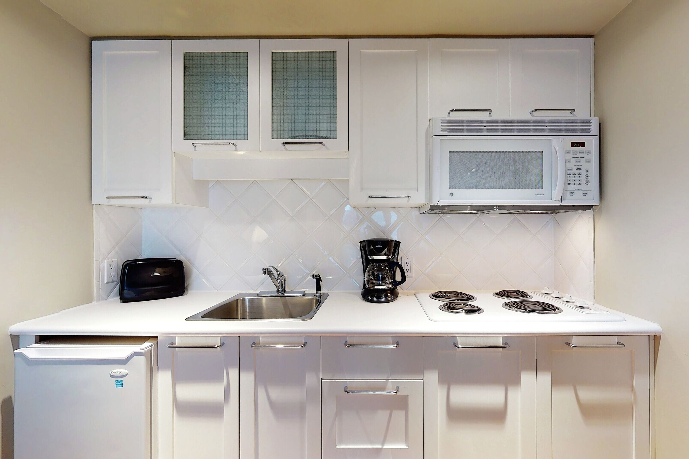 #315 - Studio Kitchenette