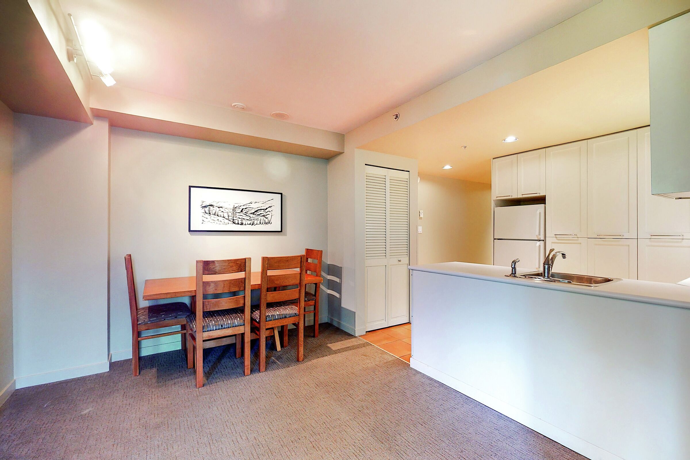 #420 - Dining Area