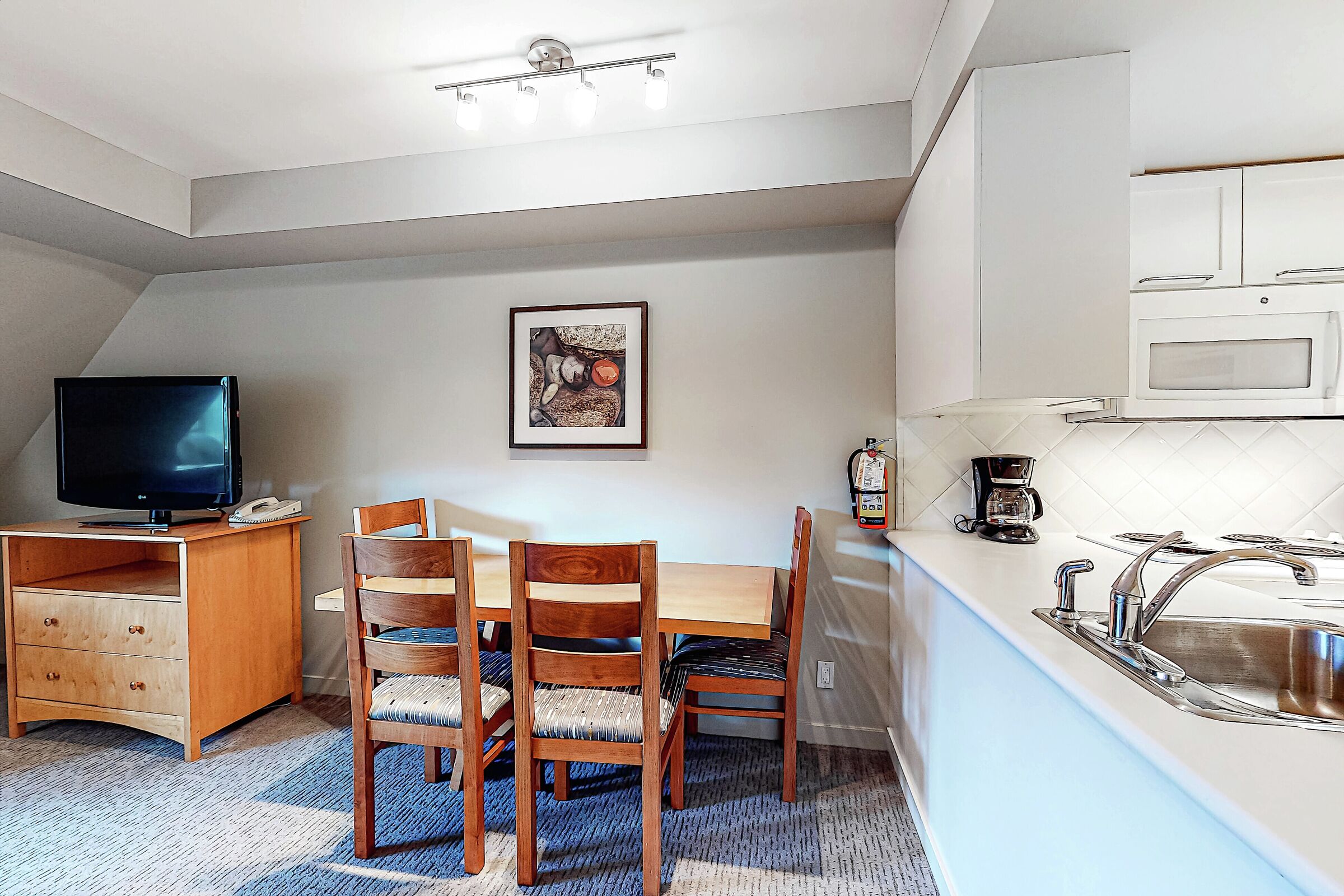 #512 - Dining Area
