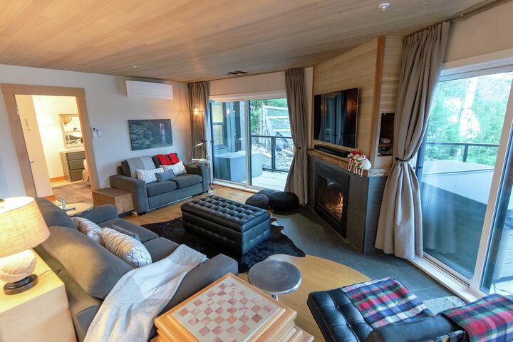 2 Bdrm HT - Living Area