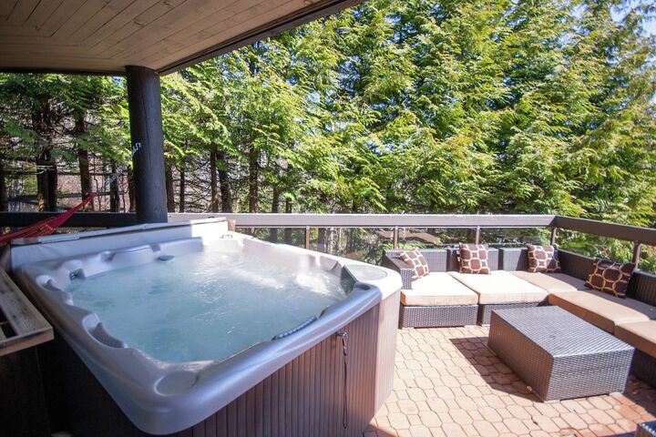 2 Bdrm HT - Balcony with Hot Tub