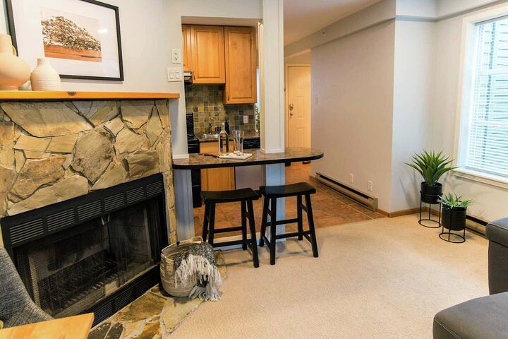 #34 - Living Area & Kitchen