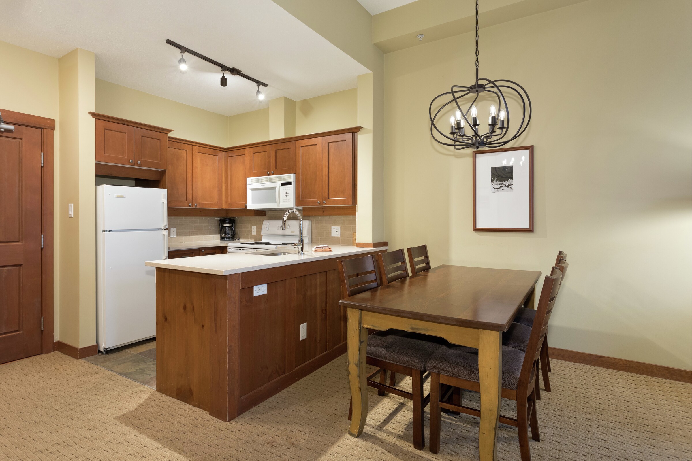 #302 - Dining Room & Kitchen