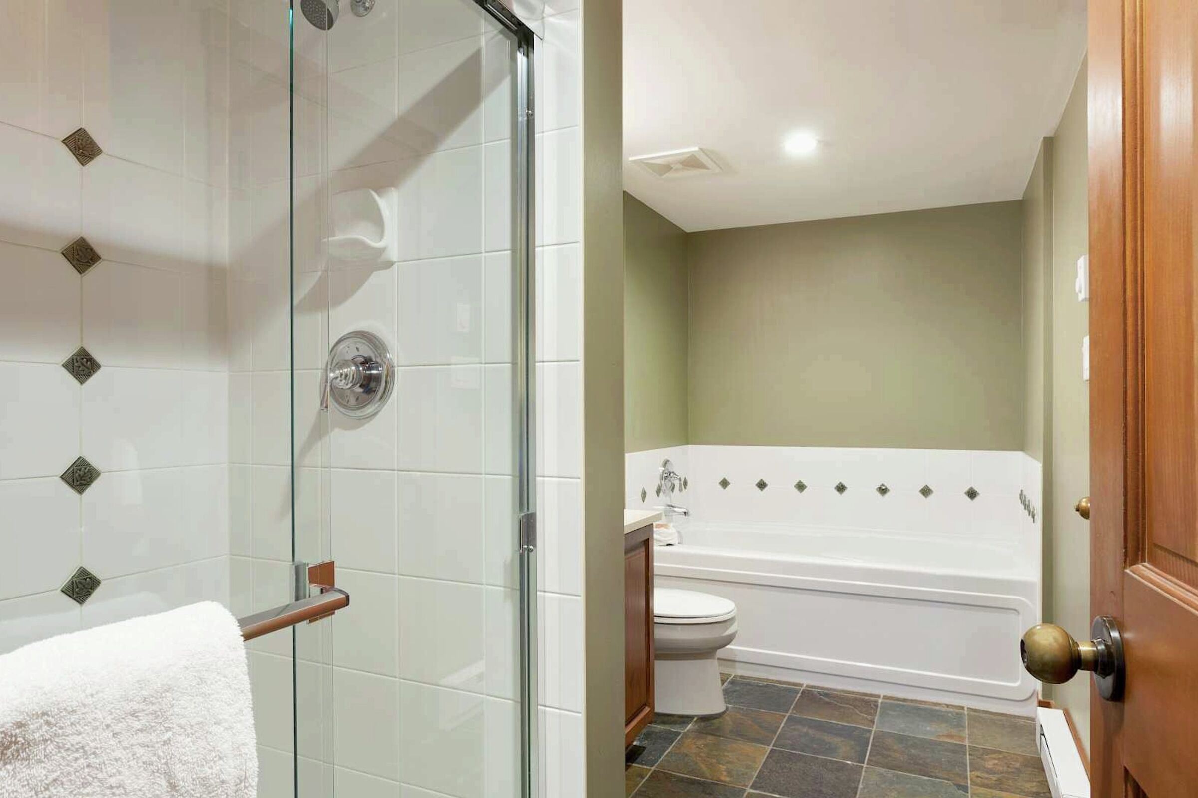 #101 - Bathroom