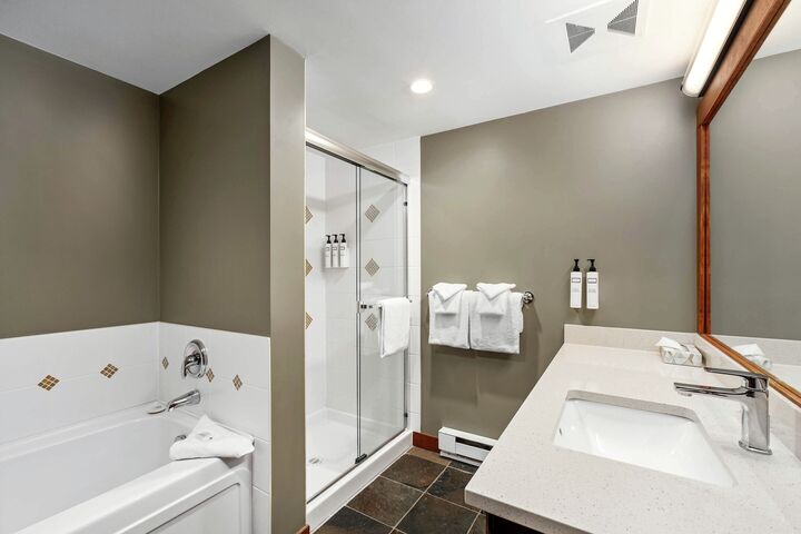 #409 - Master Ensuite Bathroom