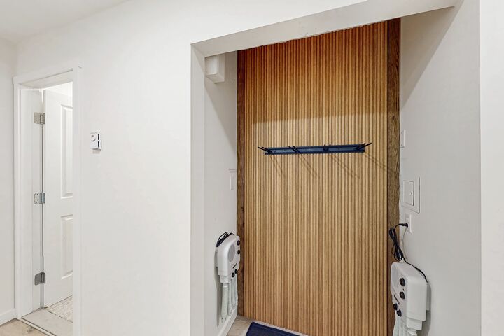 #122 - Ski Storage