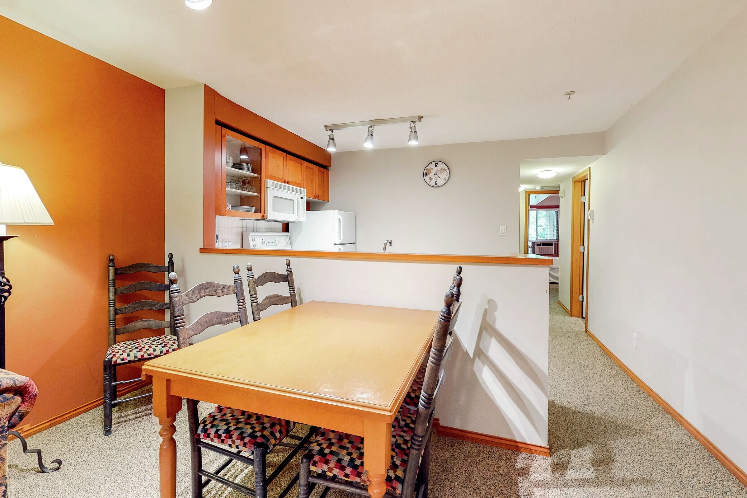 Dining Area & Kitchen