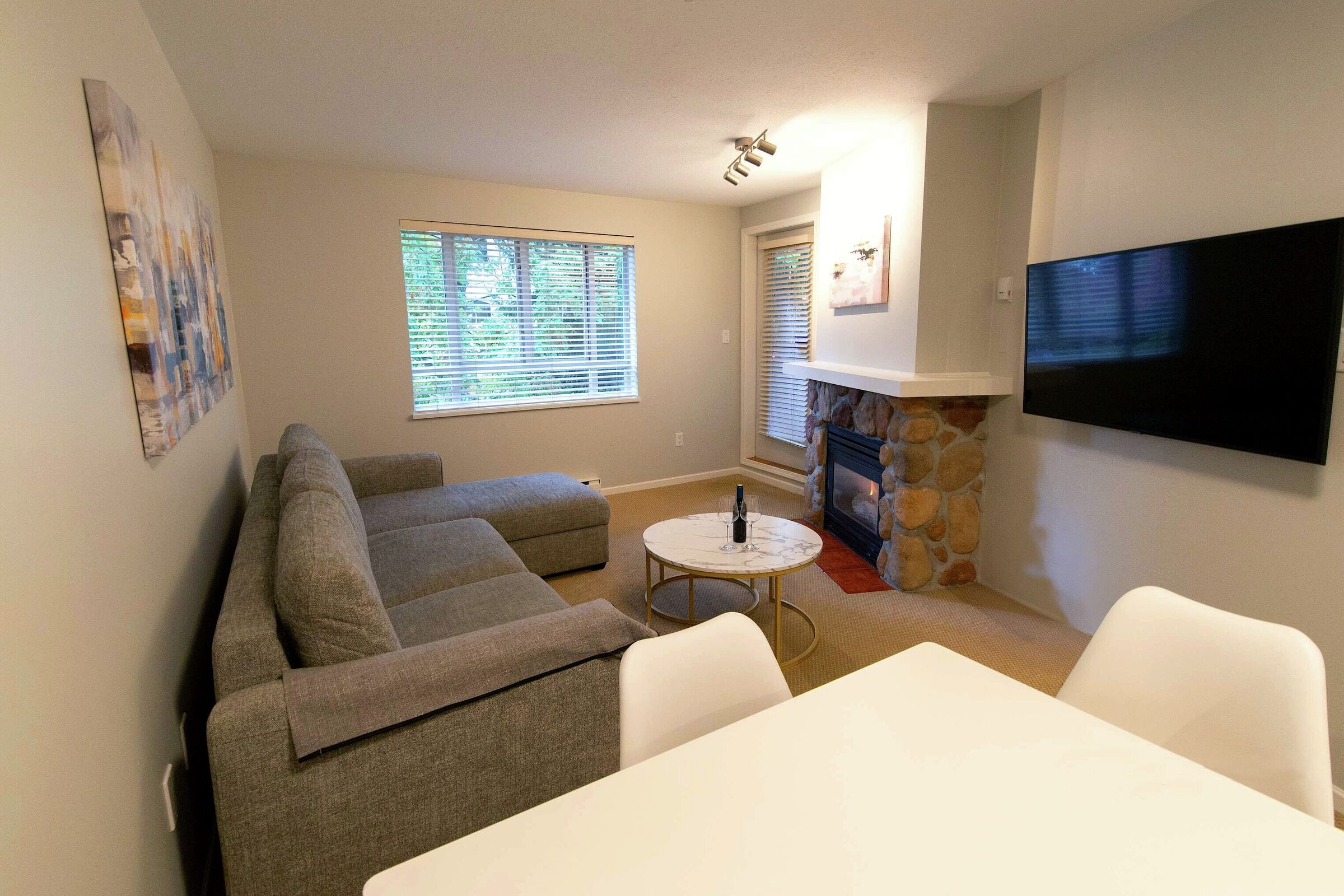 232 - Eagle - Living Area