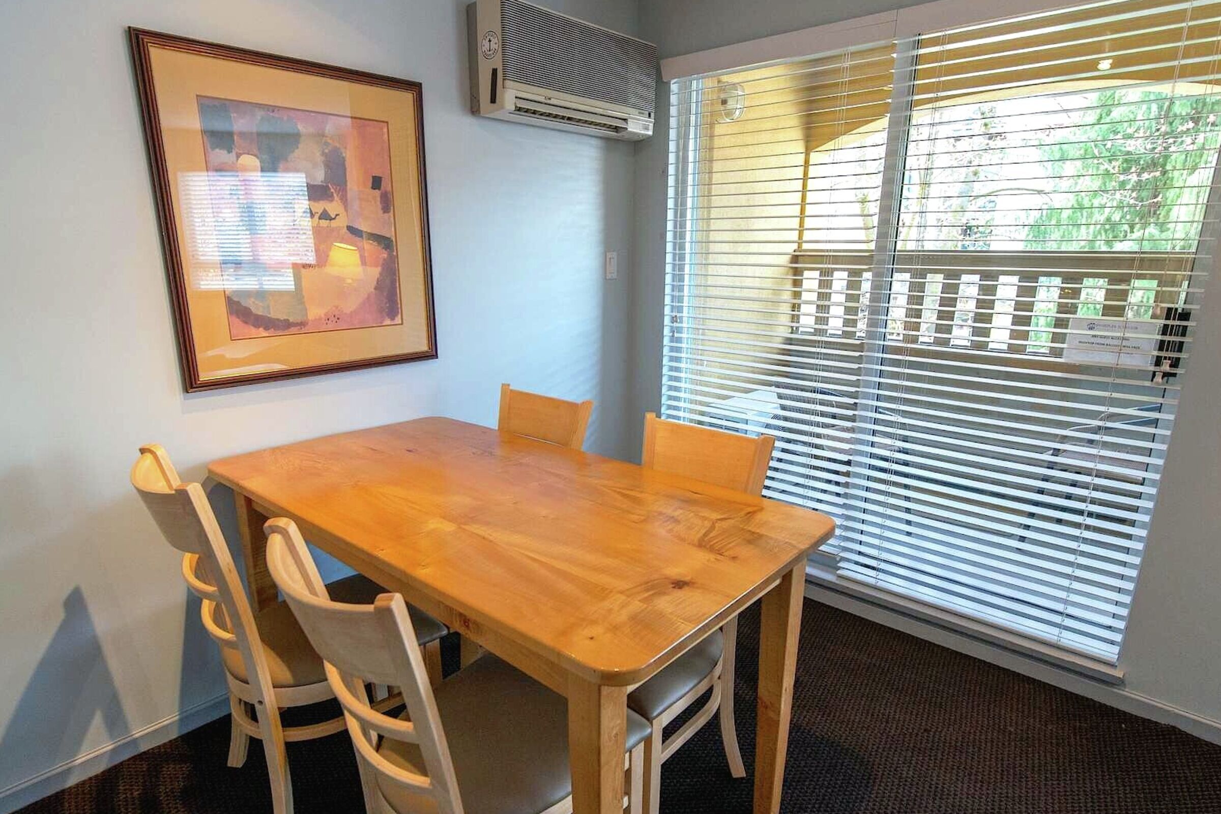 207 - Bear - Dining Area