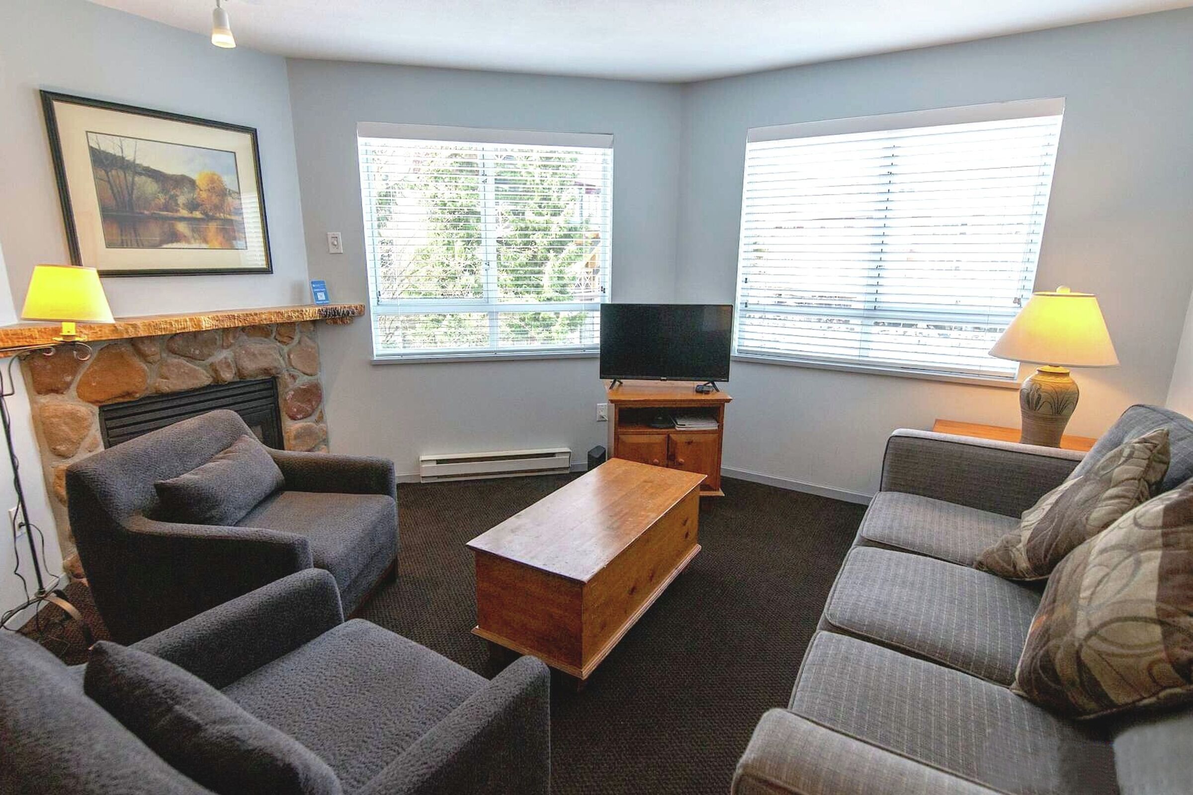 207 - Bear - Living Area