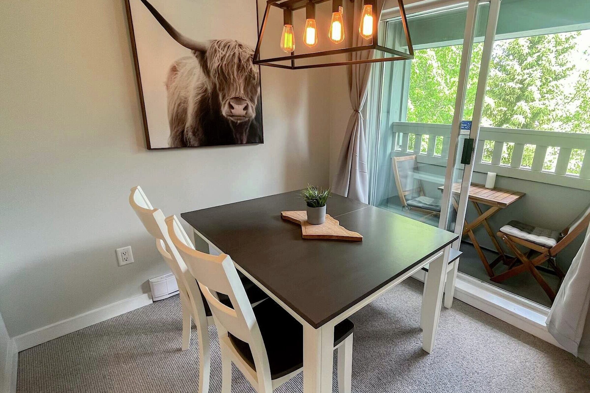 401 - Bear - Dining Area