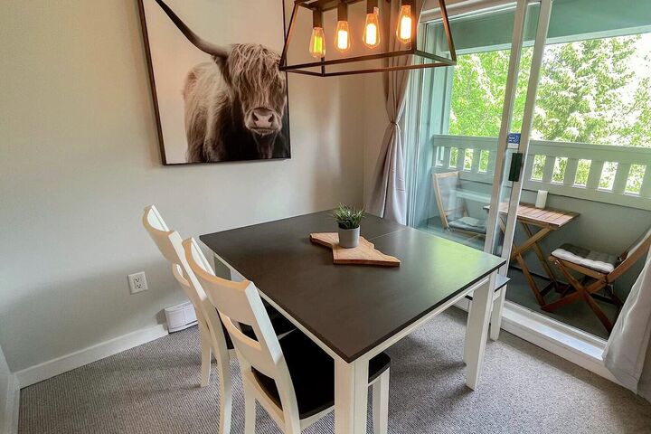 401 - Bear - Dining Area