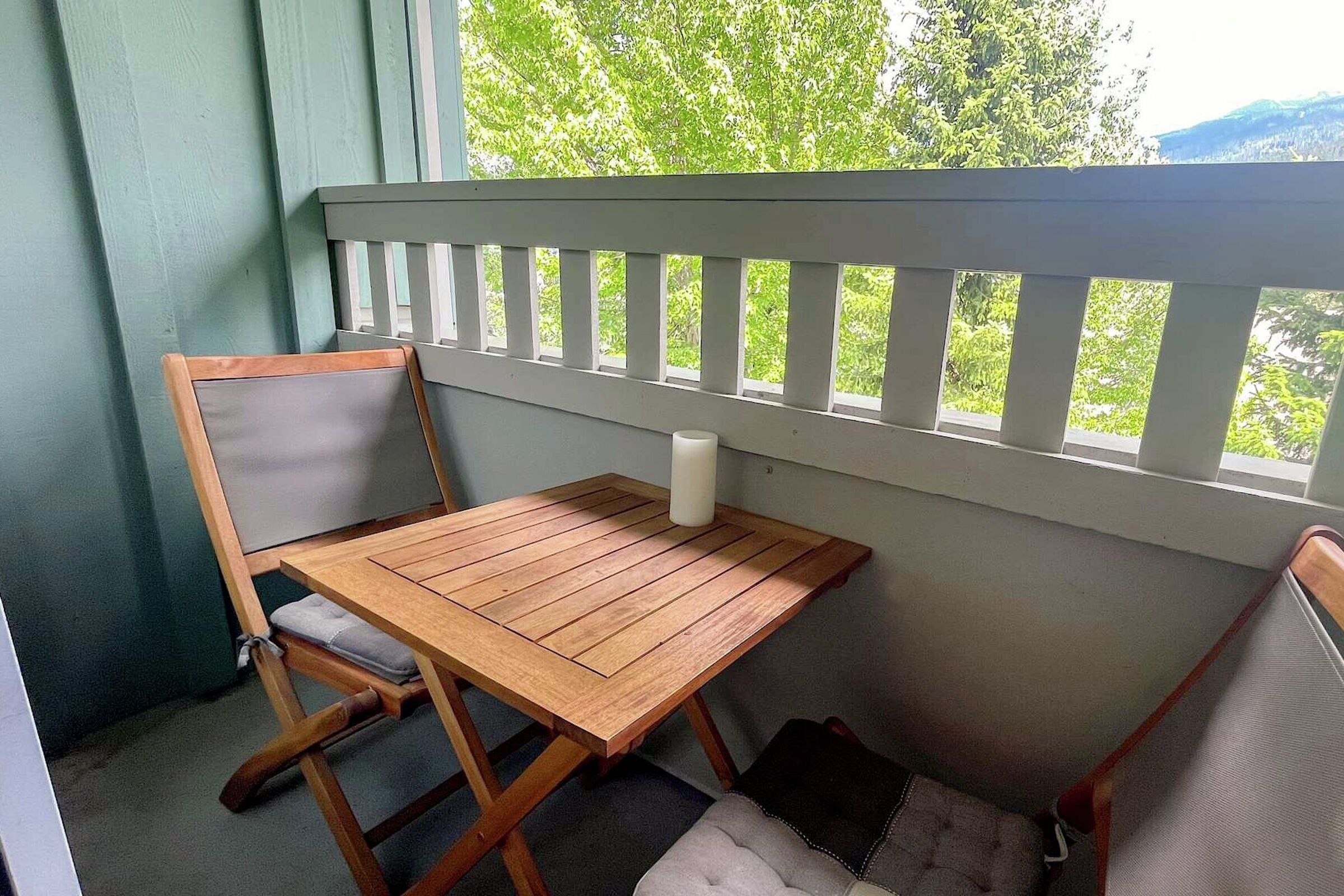 401 - Bear - Balcony