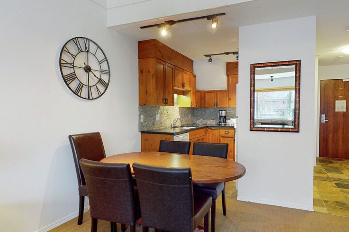 Dining Area & Kitchen