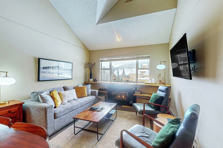 #323 - Living Area