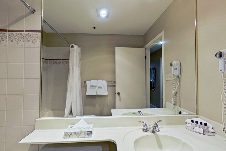 #112 - Studio Bathroom