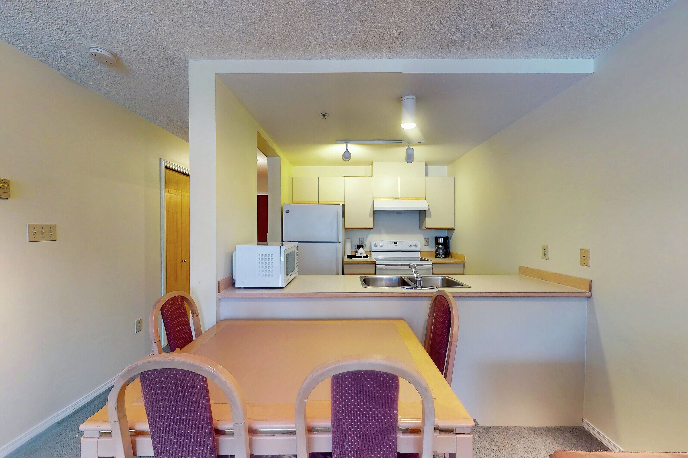 #223 - Studio Dining Area & Kitchen