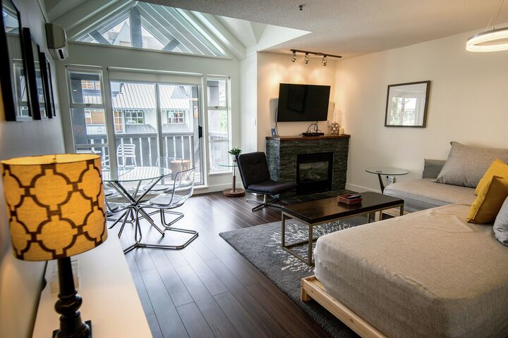 Living Area & Dining Area