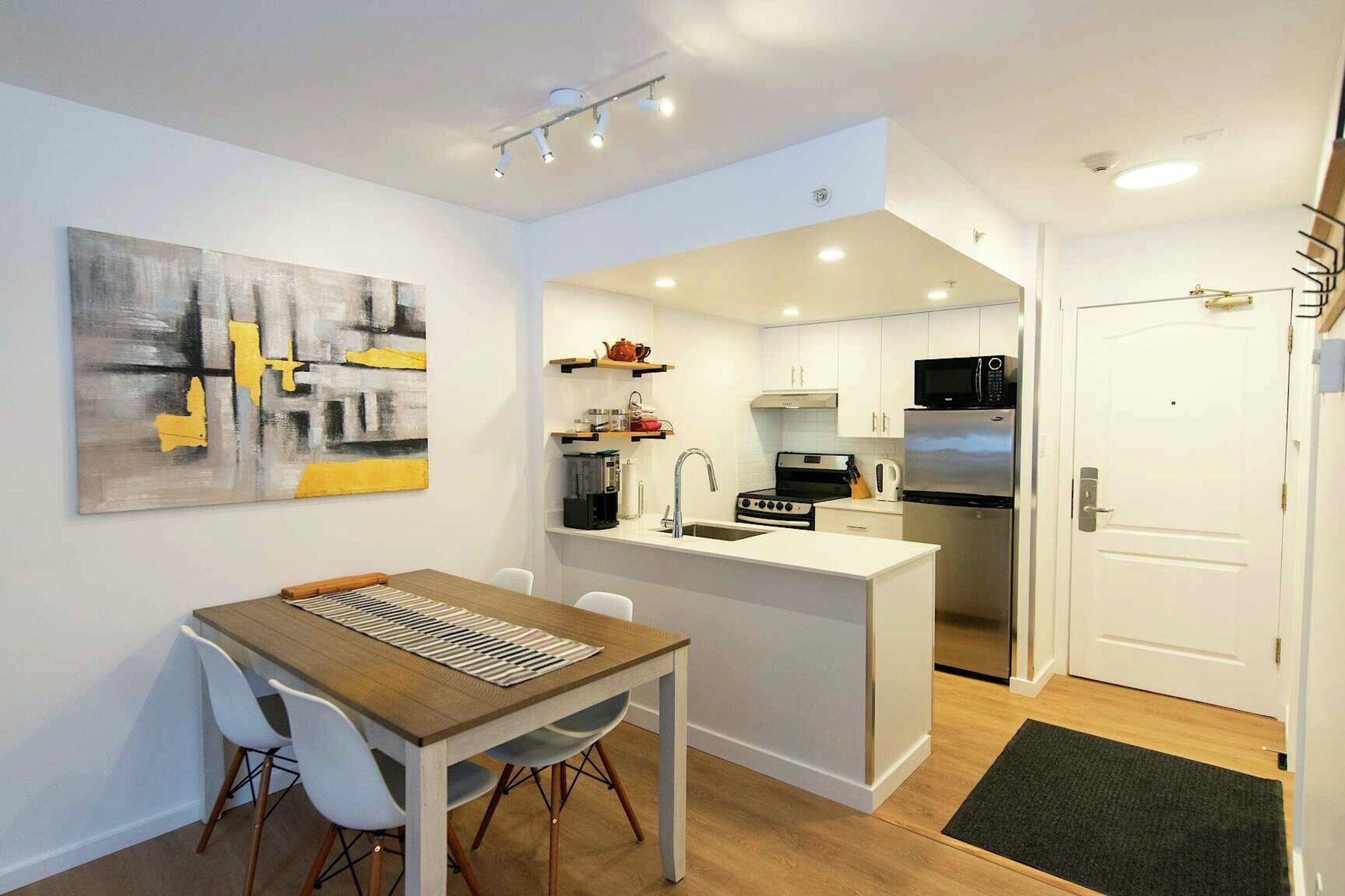 #214 - Dining Area & Kitchen