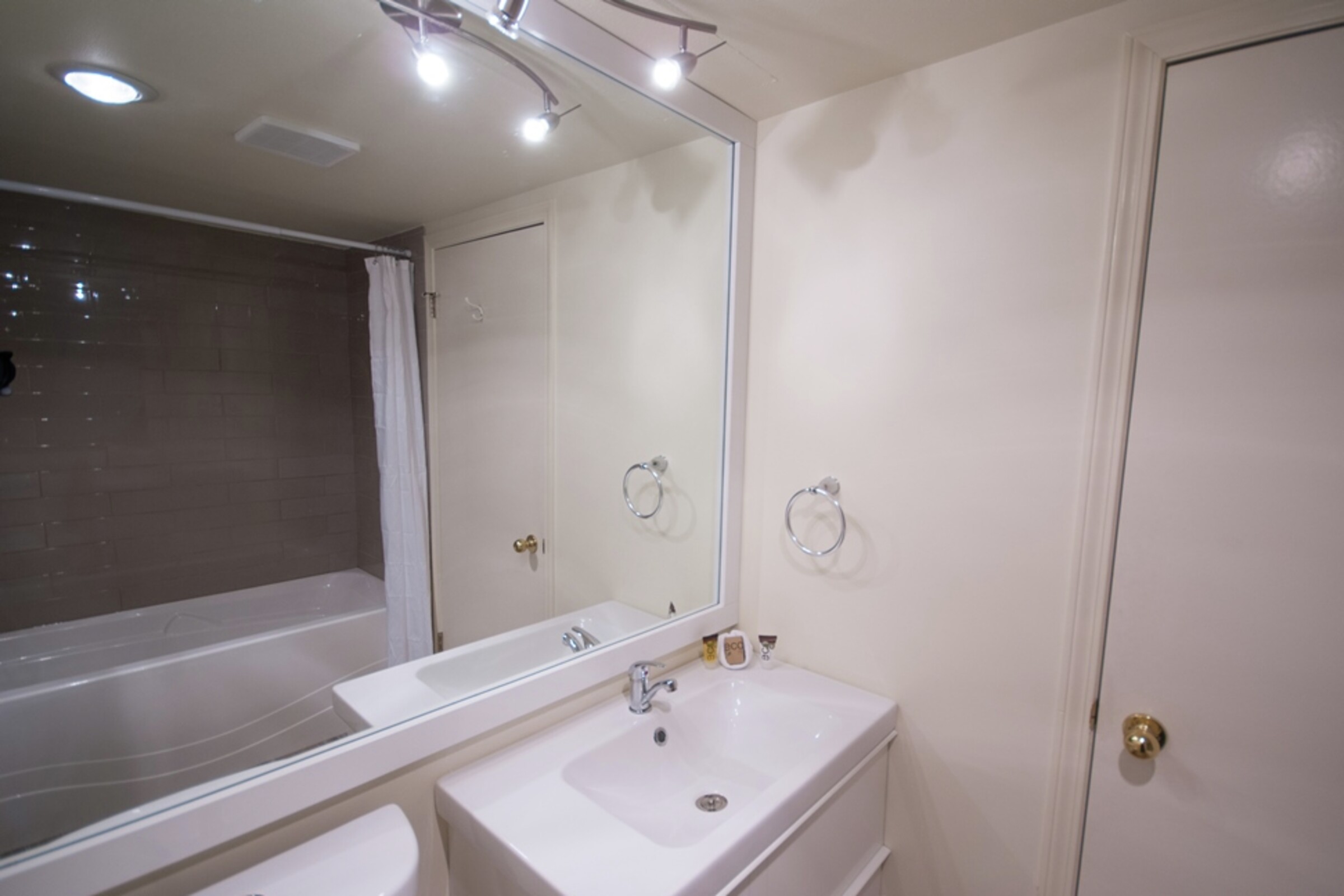 #104 - Bathroom