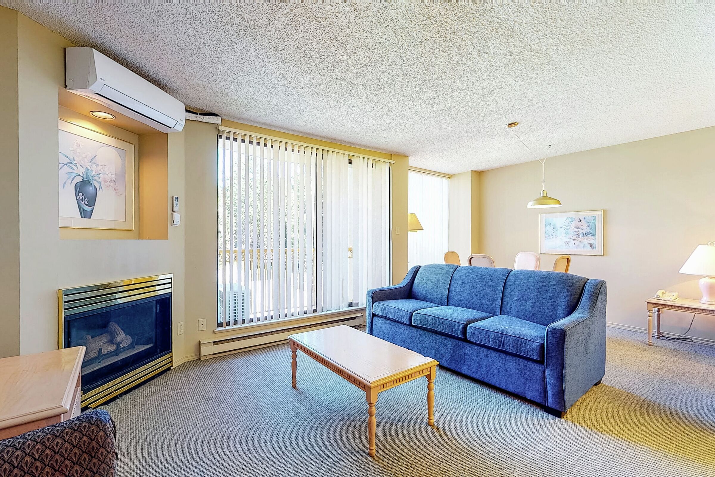#422 - Living Area
