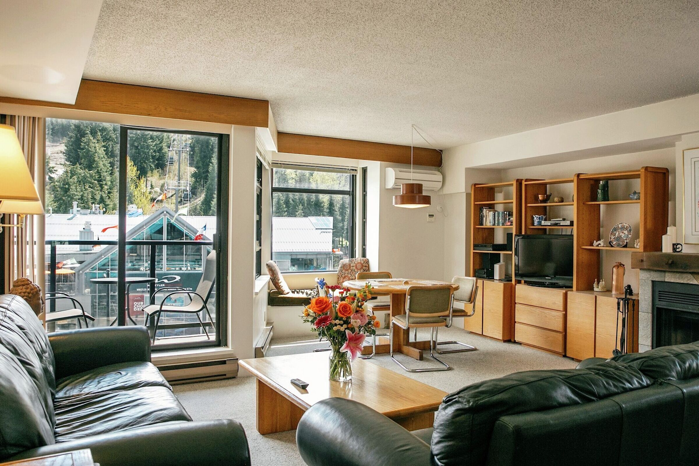 Living Area & Dining Area