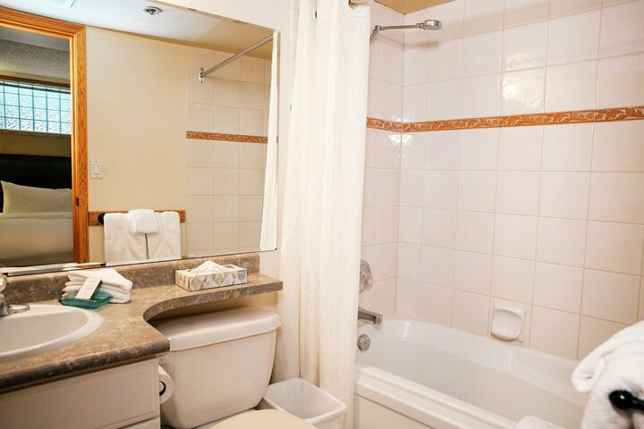 #203 - Master Ensuite Bathroom