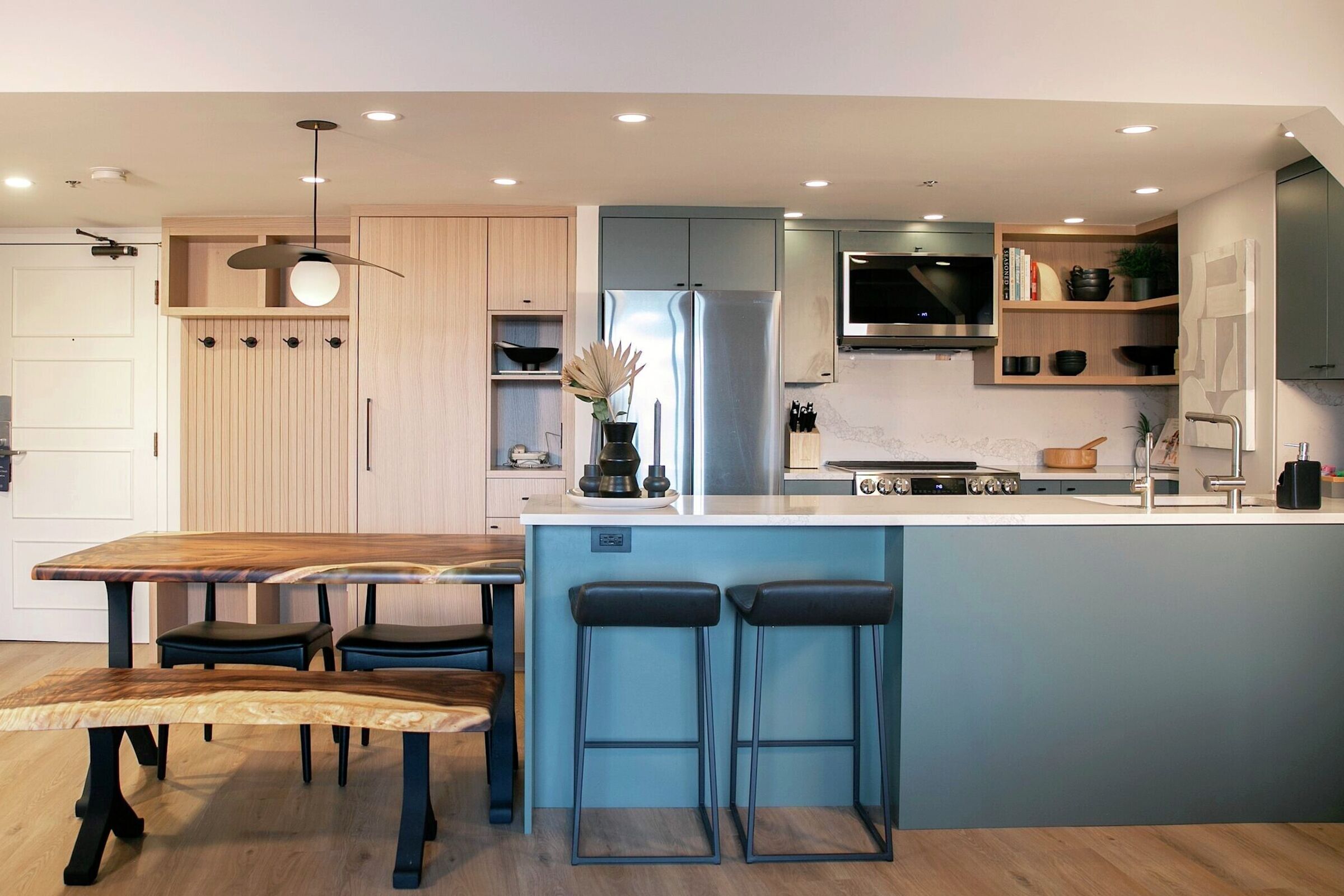 Dining Area & Kitchen