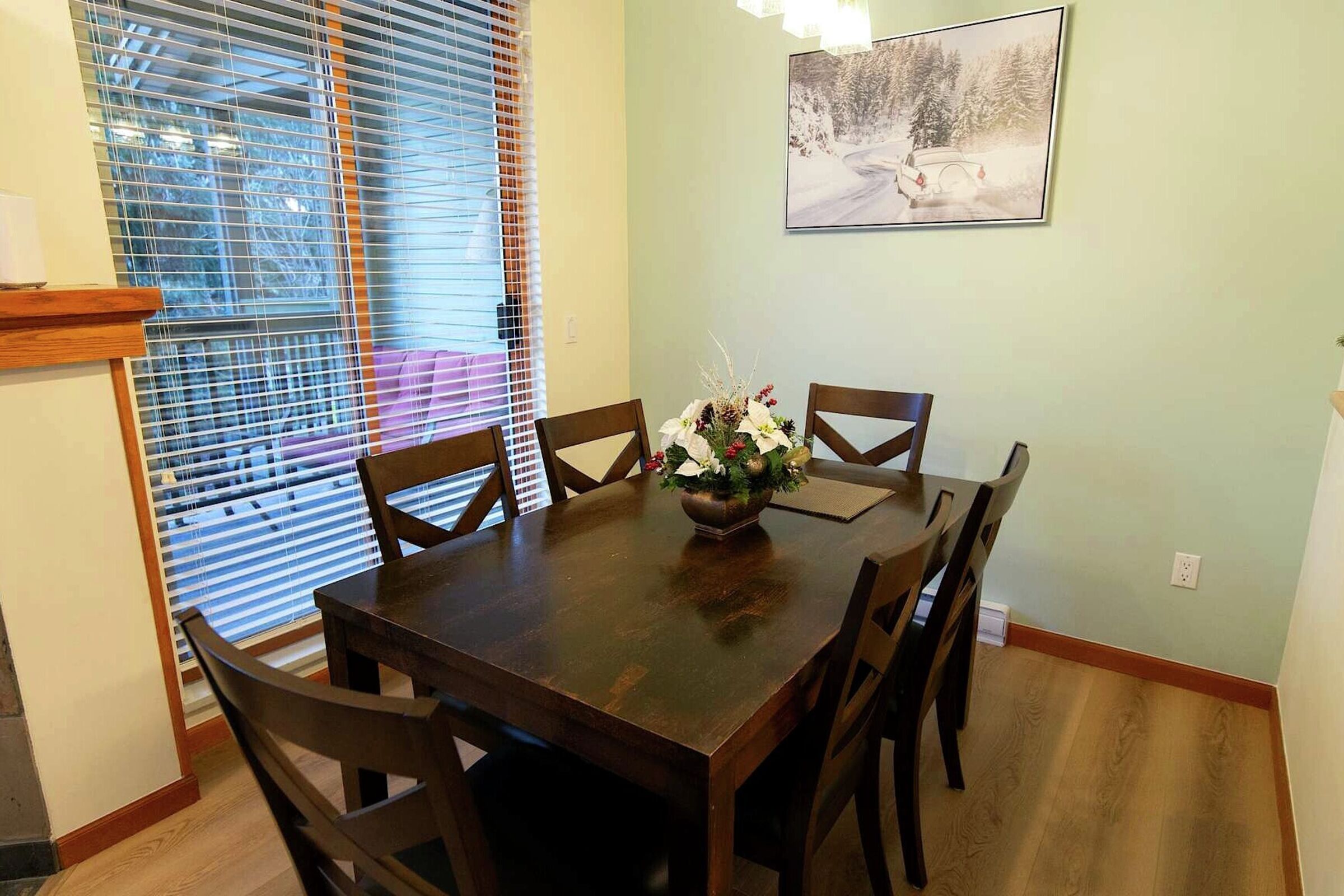 #100 - Dining Area