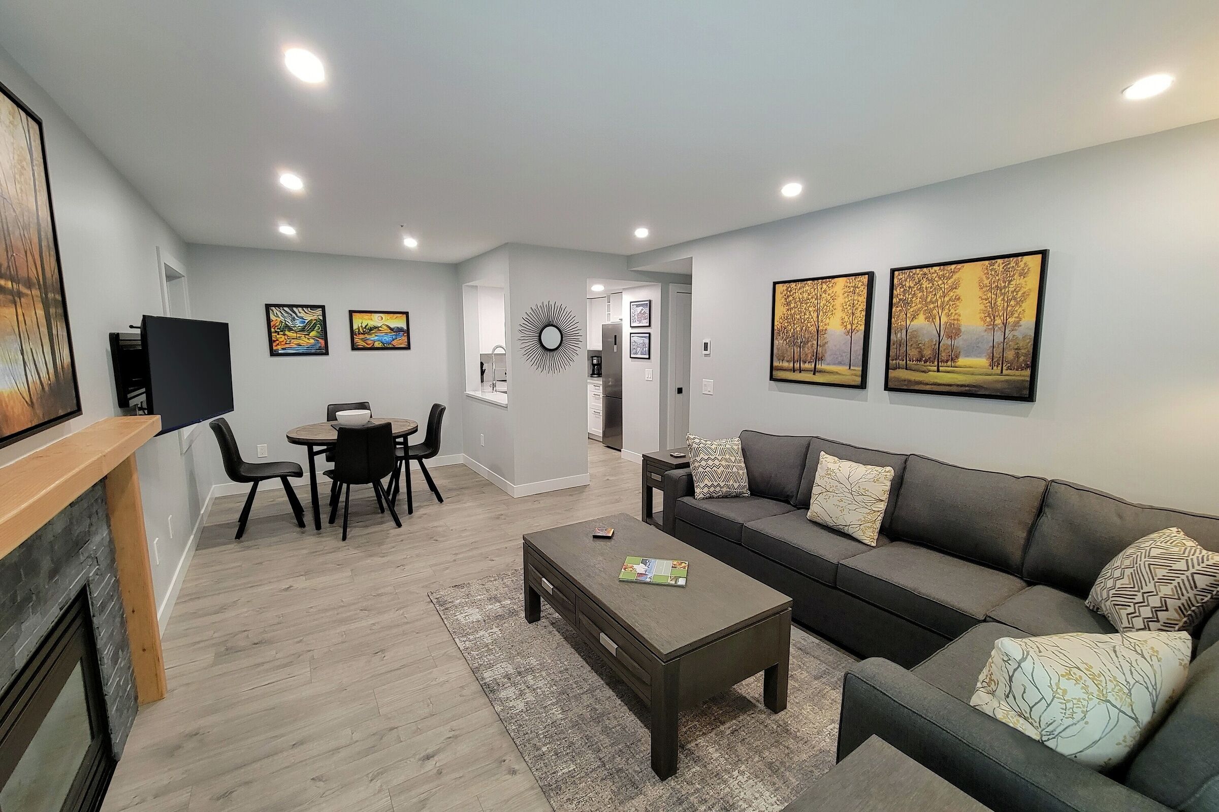 #122 - Living Area & Dining Area