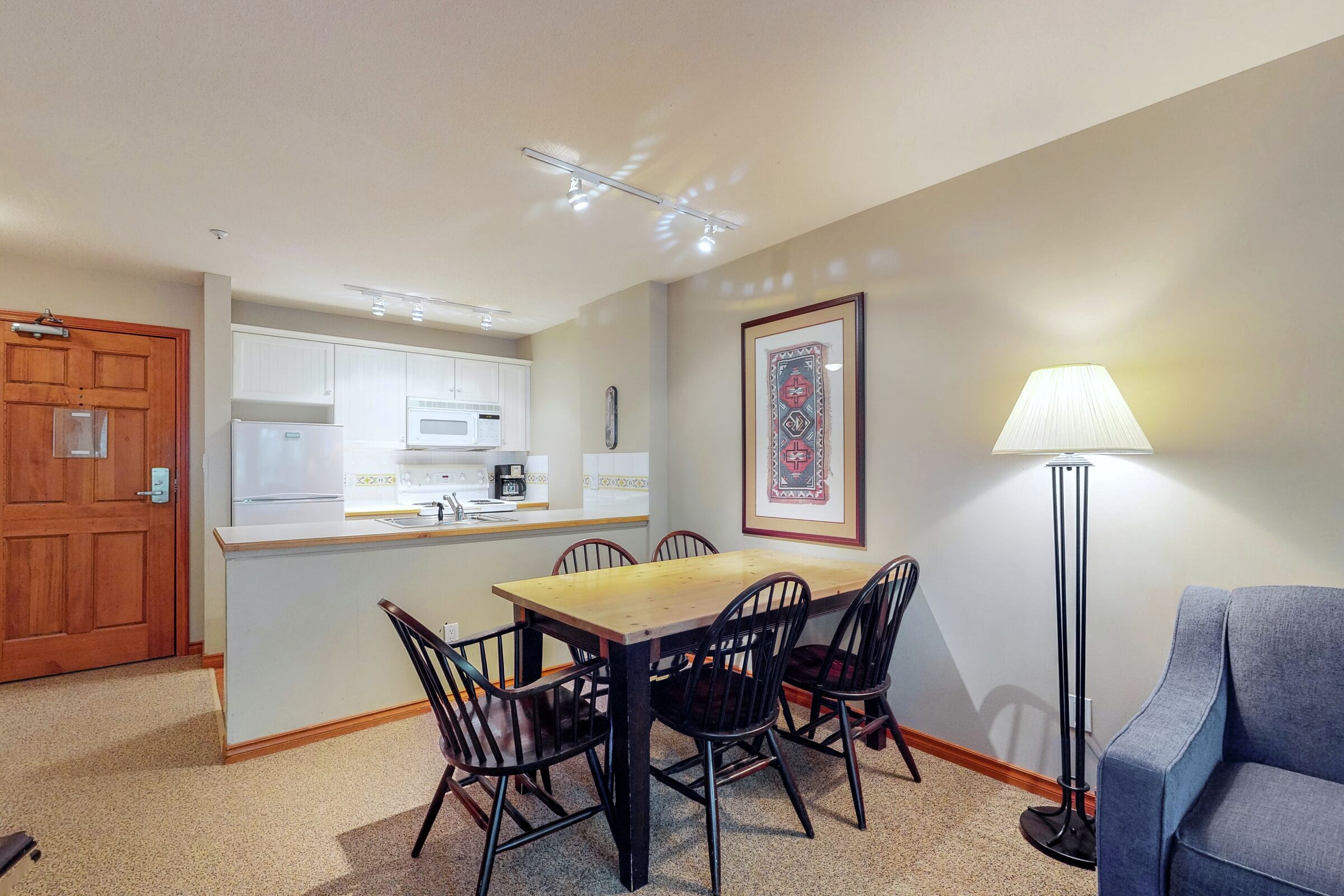 #122 - Dining Room & Kitchen
