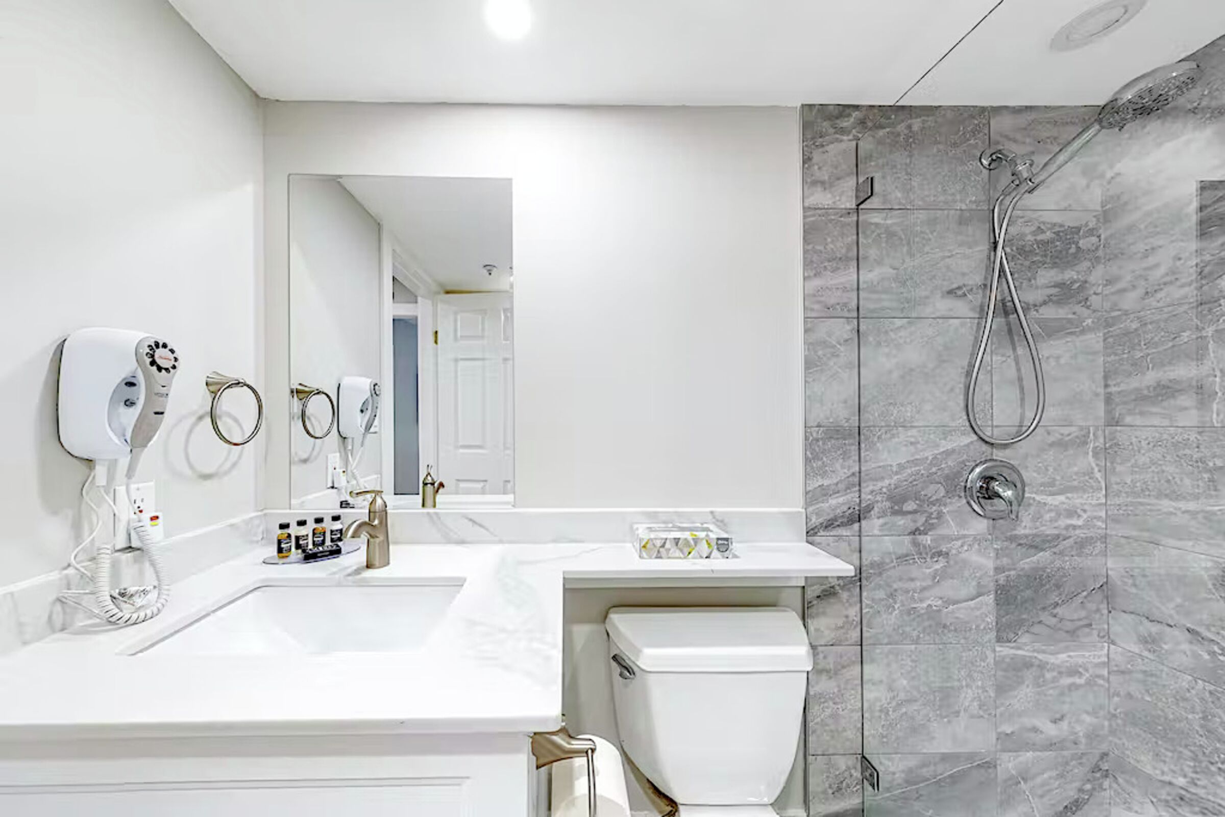 #233 - Bathroom