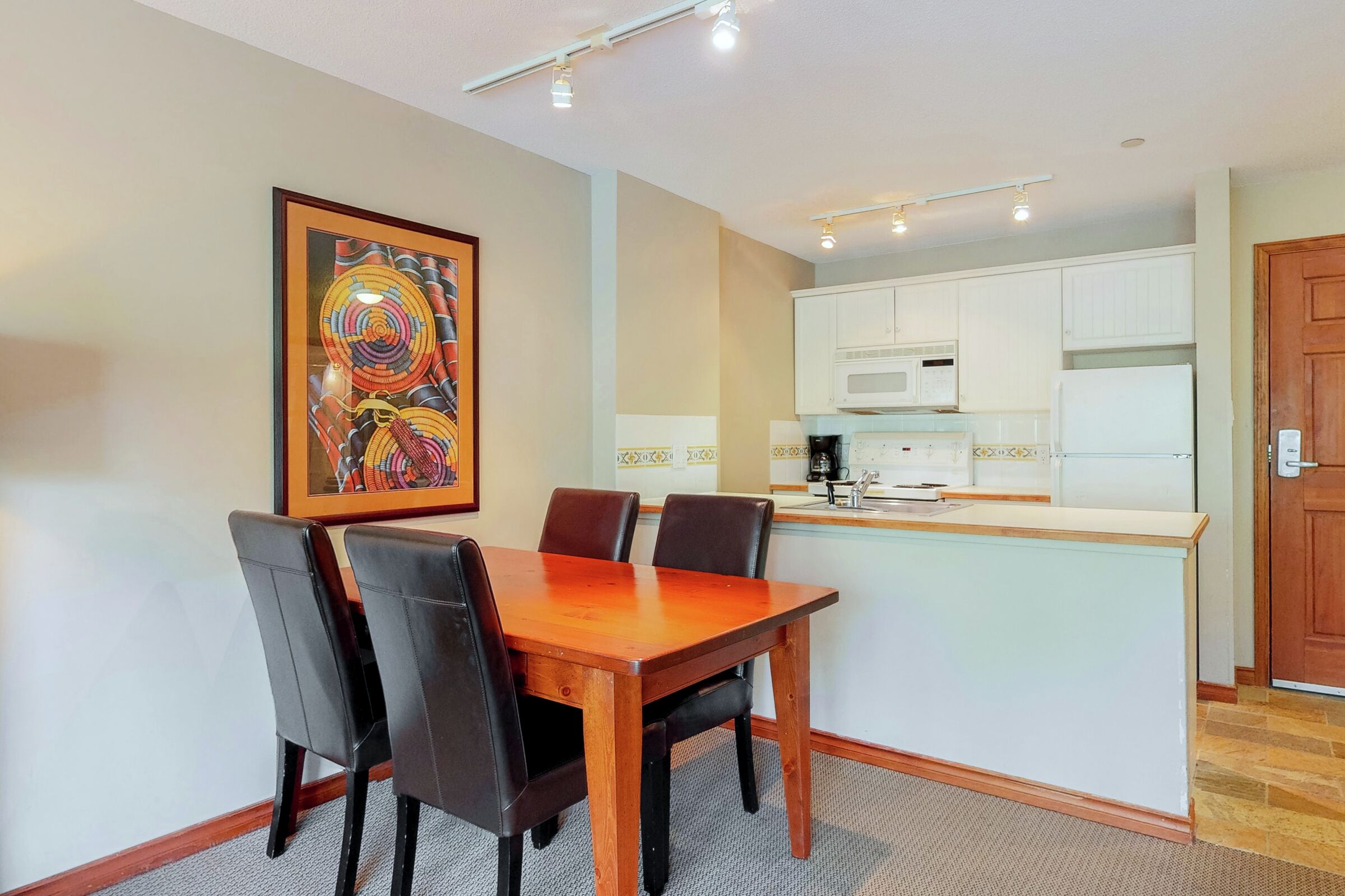 #262 - Dining Room & Kitchen