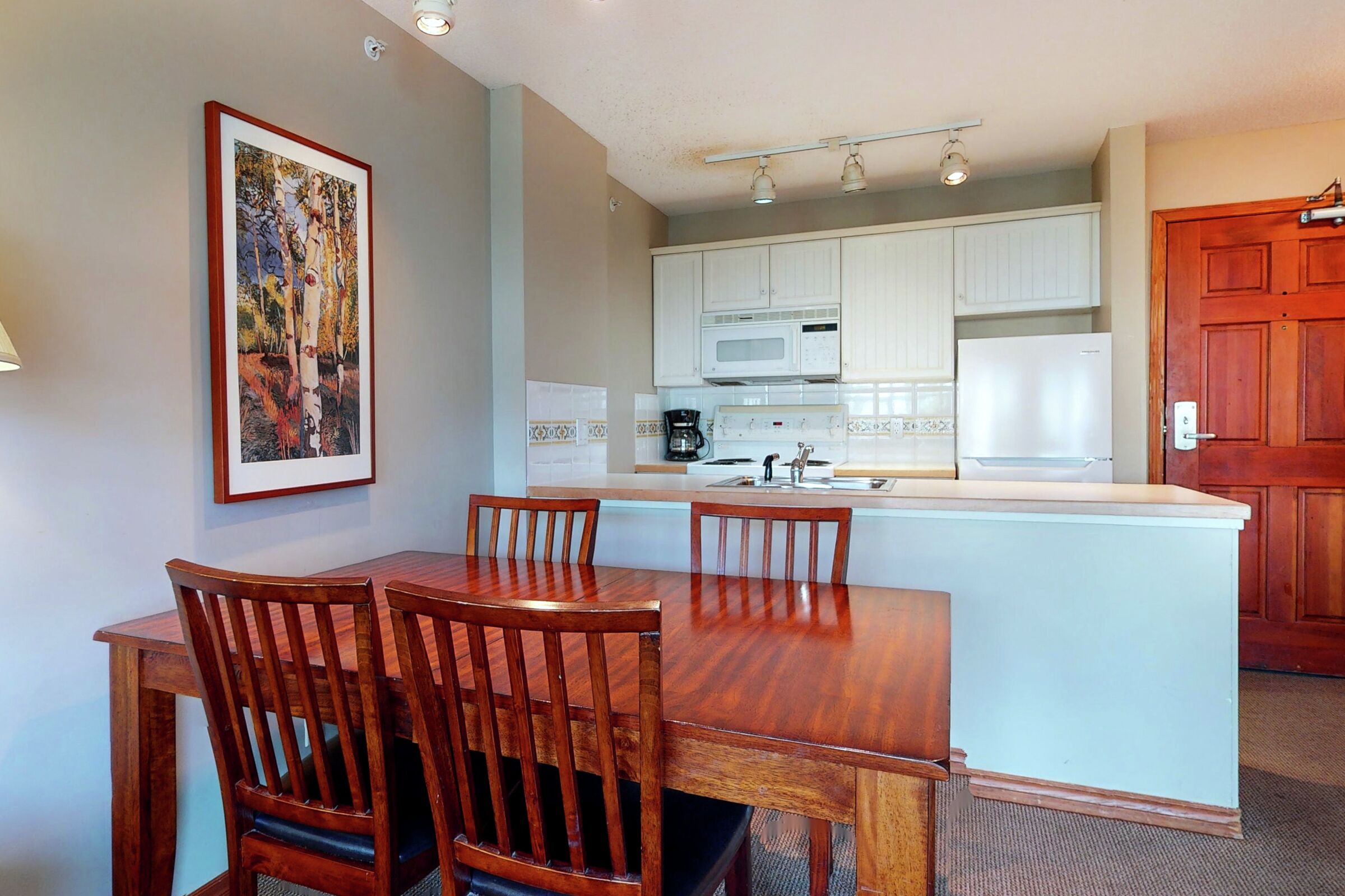 #560 - Dining Room & Kitchen
