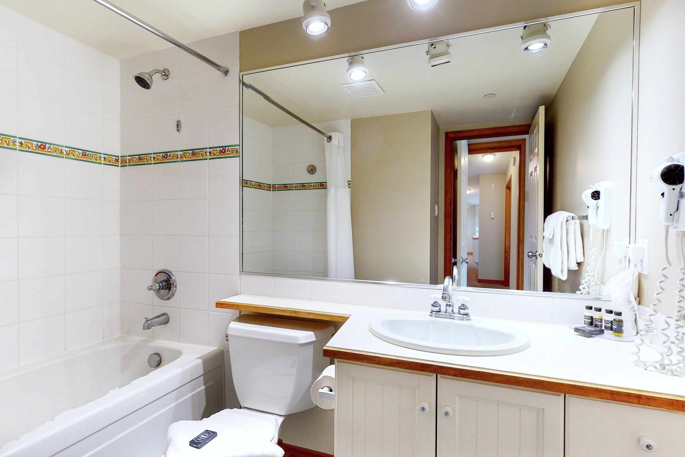 #560 - Master Ensuite Bathroom