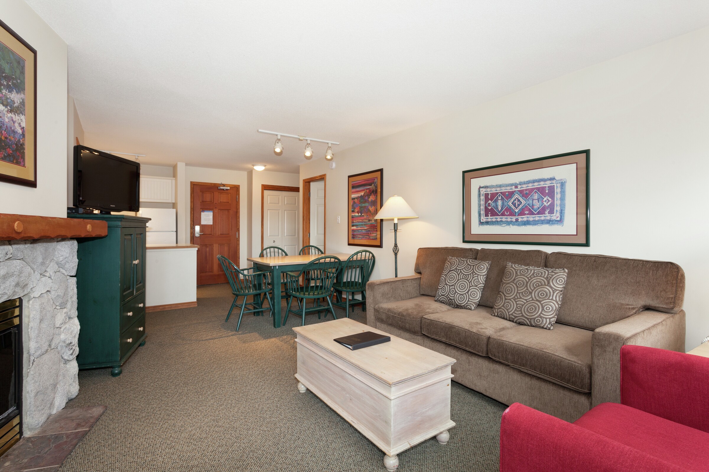 #264 - Living Room & Dining Room