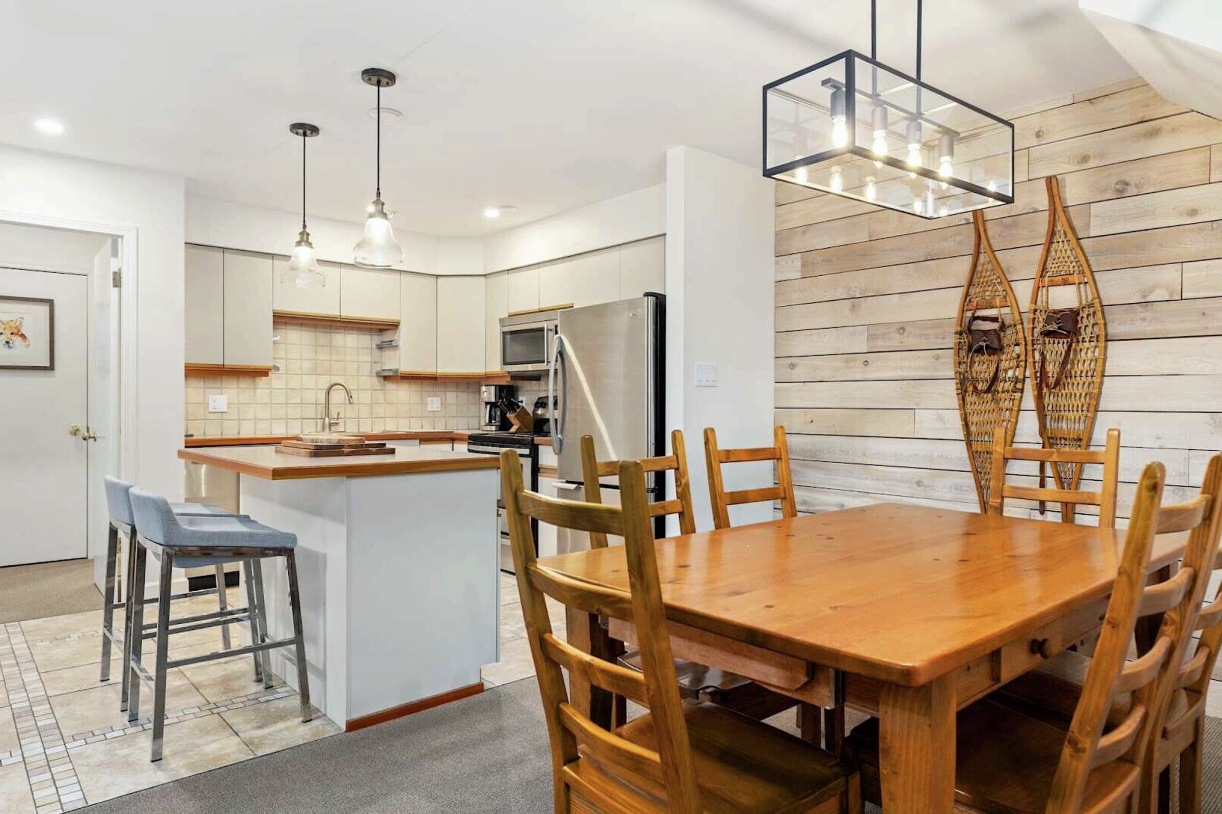 Dining Area & Kitchen