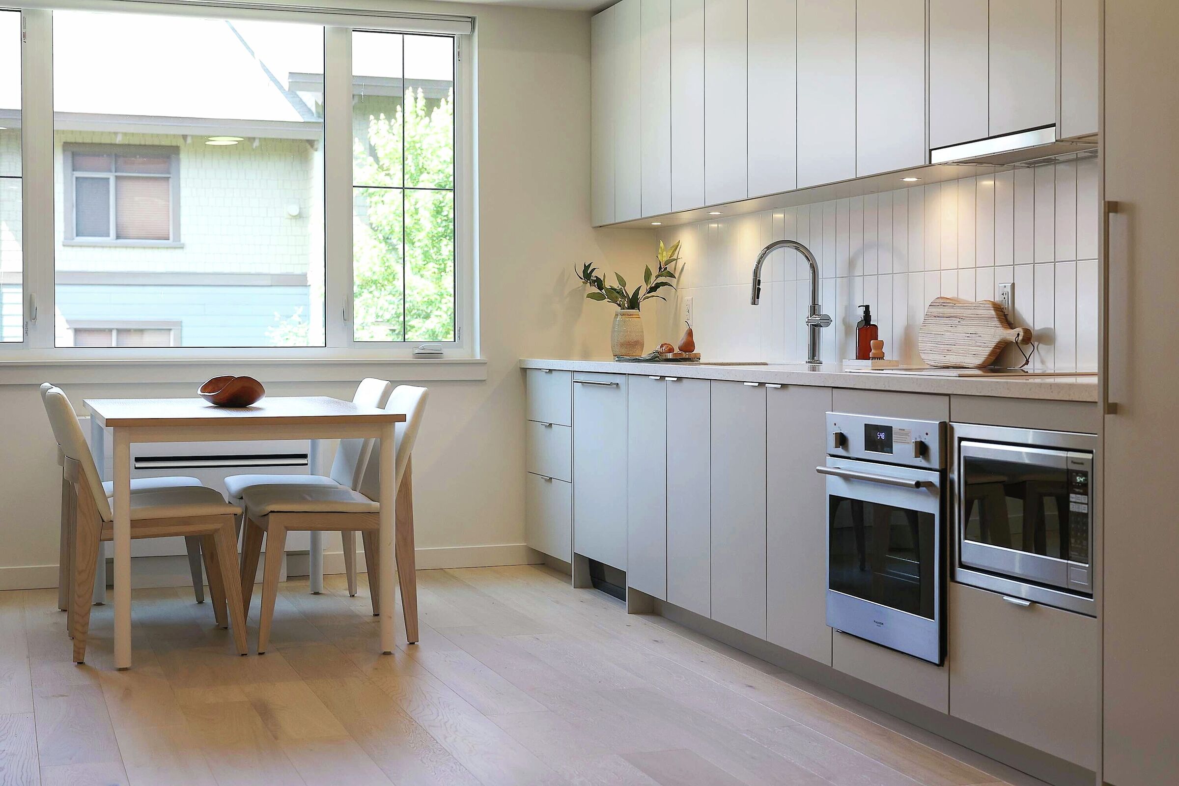 Kitchen & Dining Area
