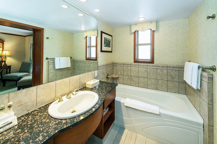 2 Queens - Hotel Room Bathroom