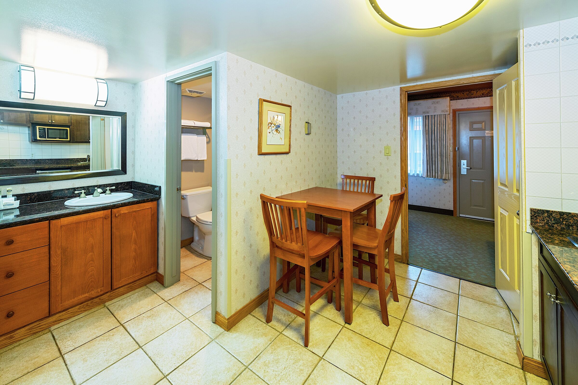 Queen/2Twin - Hotel Room Dining Area