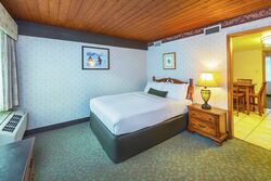 2 Queens - Hotel Room Sleeping Area