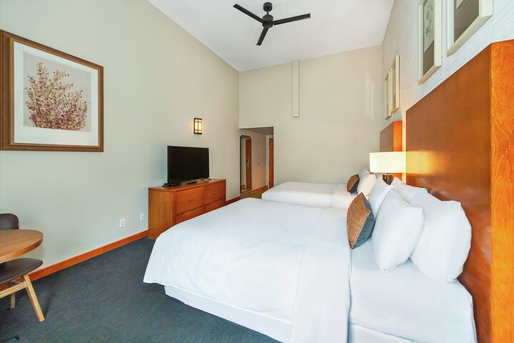 Premium Room - 2 Queens - Hotel Room Sleeping Area